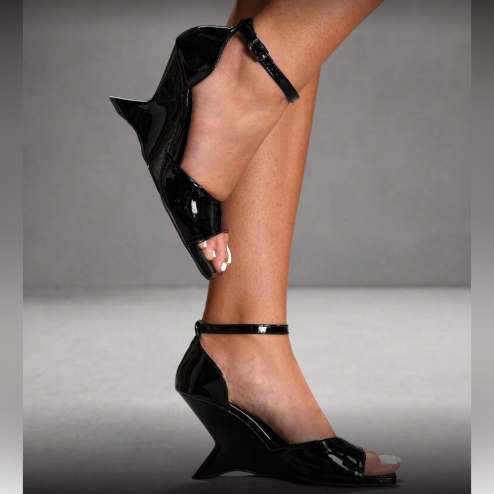 🆕 Patent Square Toe Wedge Sandals - Picture 3 of 10